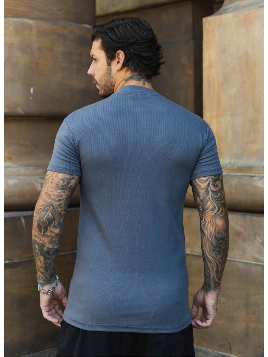 Camiseta Slim Lisa Básica GrifeX™