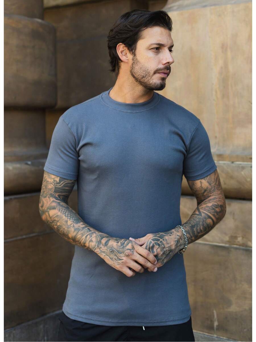 Camiseta Slim Lisa Básica GrifeX™